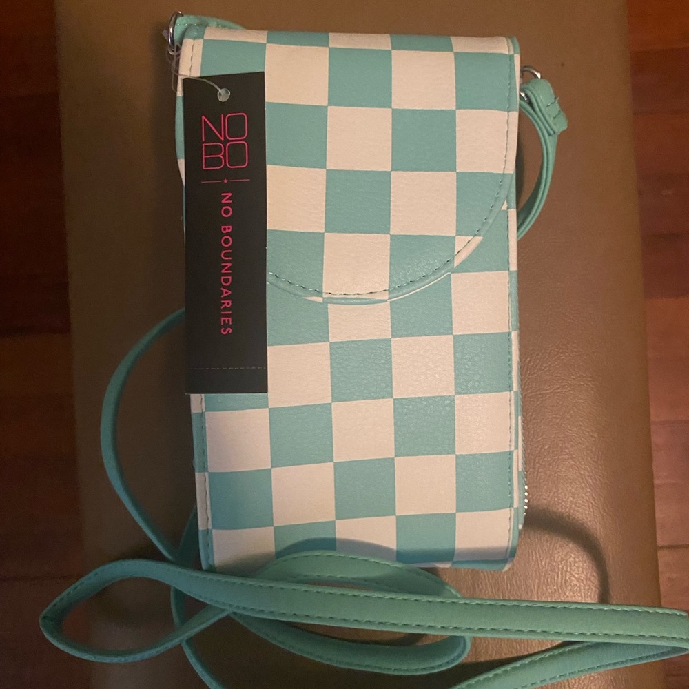No Boundaries Rounded Phone Pouch
